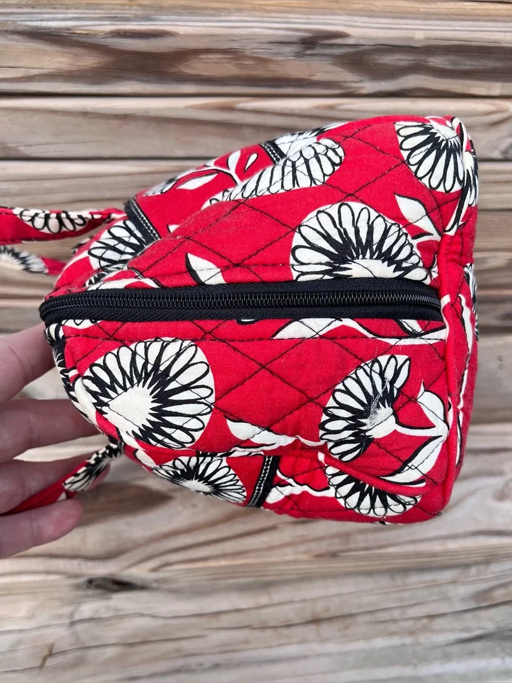 •Vera Bradley Red Floral Quilted Cosmetic Organizer EUC!